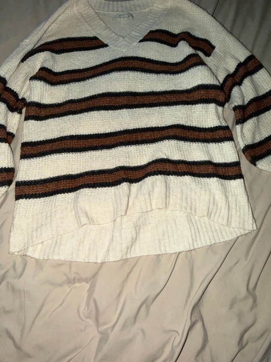 American Eagle Cream & Brown Striped V-Neck Women's Sweater - Picture 3 of 4